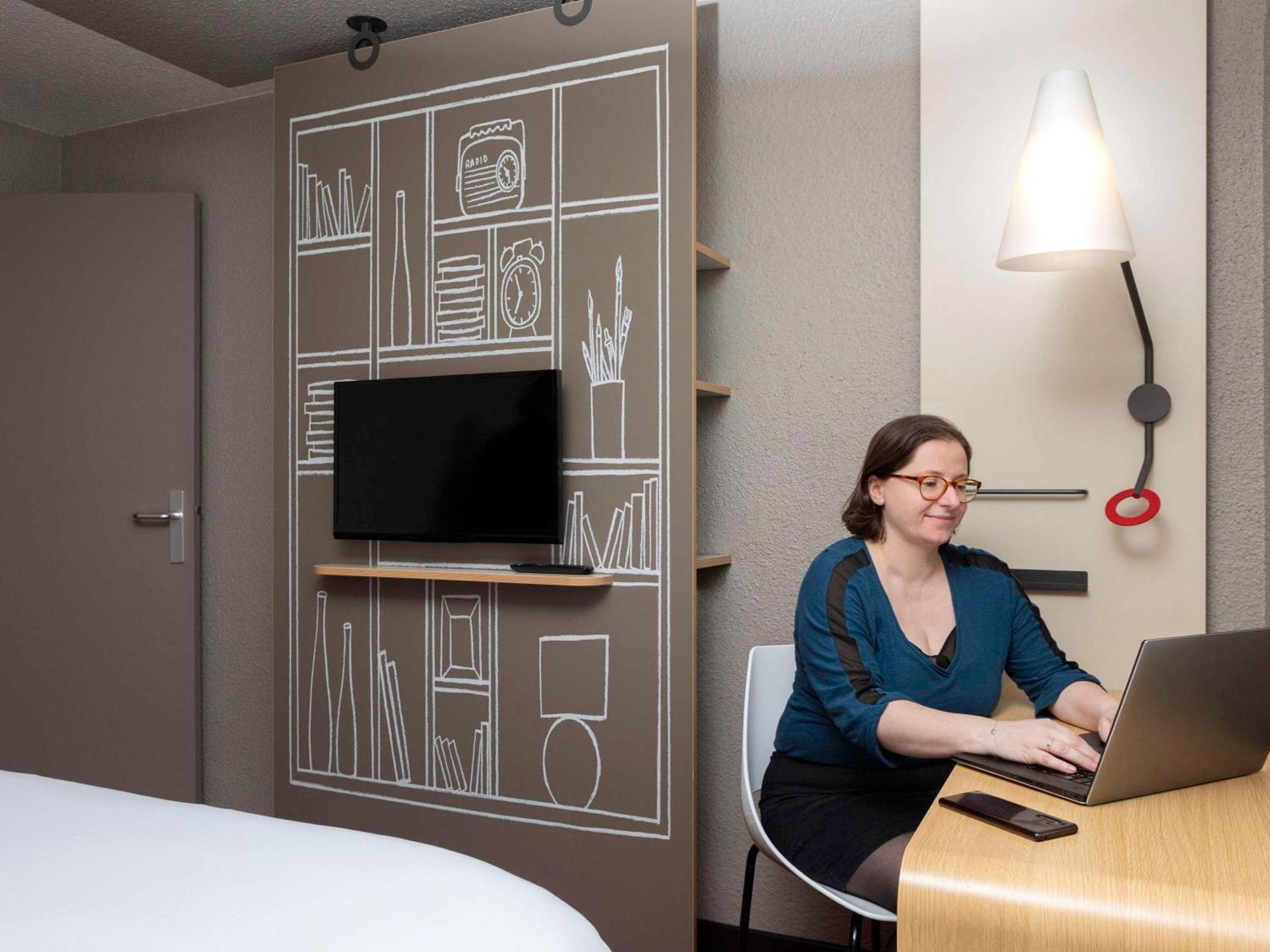 Ibis Paris Porte De Bercy Шарантон-льо-Пон Екстериор снимка